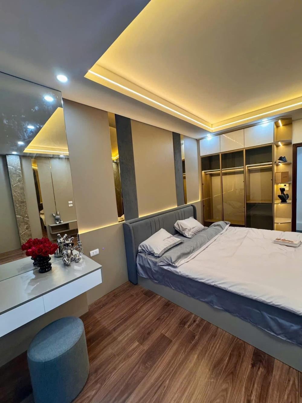 Bán nhà Tây Hồ - Xuân La - View Hồ - Nội Thất Xịn