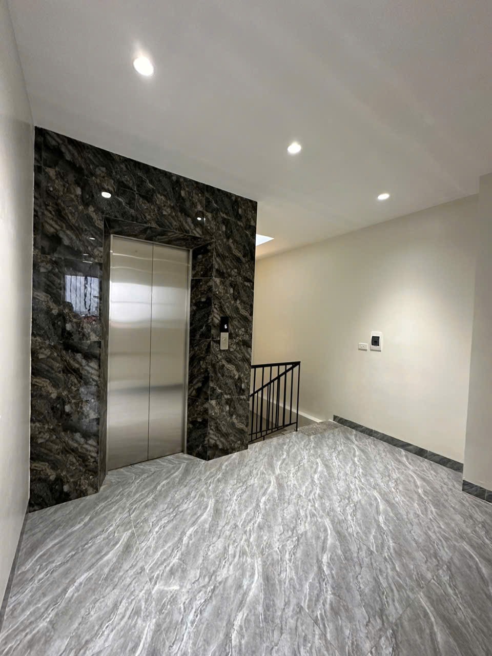 Bán nhà liền kề Văn La 7 tầng thang máy, 35m², giá 12.5 tỷ