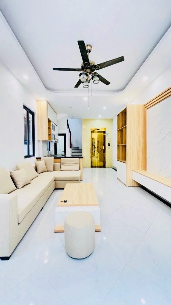Bán Nhà Lô Góc Hoàng Mai, 6 Tầng, Thang Máy, Giá 7.9 Tỷ