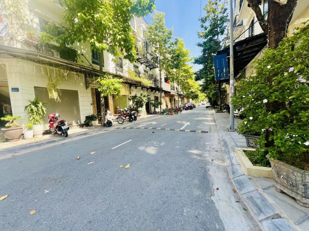 Bán Liền Kề Lacasta Văn Phú - Lô Góc 80m2 - Giá 25.5 Tỷ - Kinh Doanh