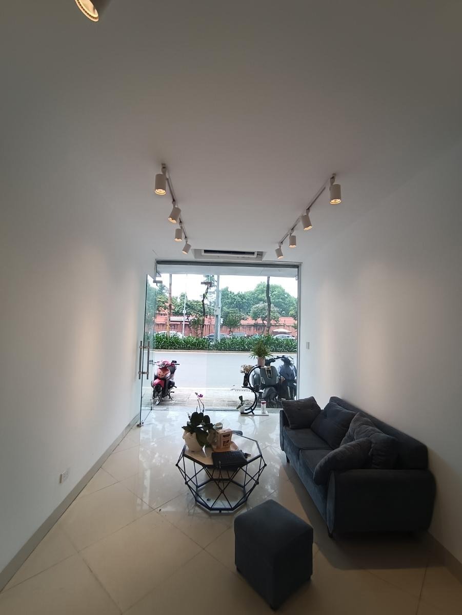 Nhà Mặt Phố Kim Mã - Vị Trí Đắc Địa - Giá Tốt Nhất