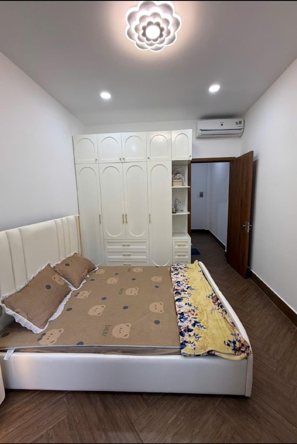 Bán nhà Tân Bình - Nguyễn Hồng Đào - 3 Tầng, Hẻm 4m, 5 tỷ
