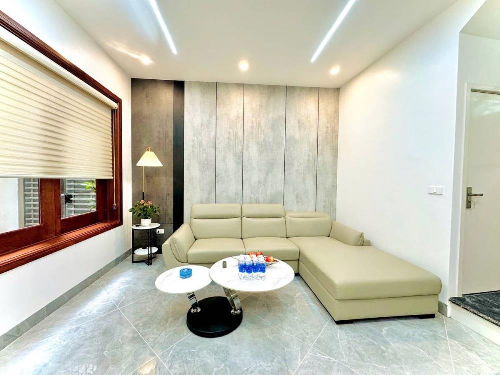 Bán Nhà Phố Cao Cấp Nguyễn Văn Cừ - 38m² x 6 Tầng - Full Nội Thất - Giá 12.8 Tỷ