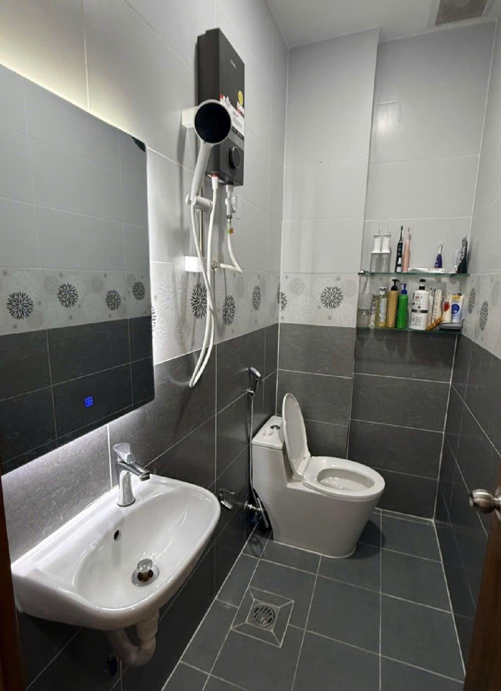 Bán nhà Tân Bình - Nguyễn Hồng Đào - 3 Tầng, Hẻm 4m, 5 tỷ