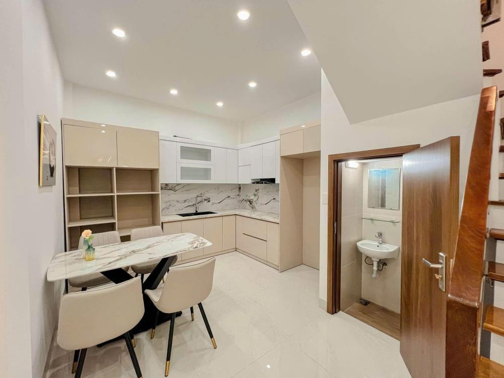 Bán nhà riêng Cầu Giấy - 50m2 x 4 tầng, Ngõ thông thoáng, Ô tô gần