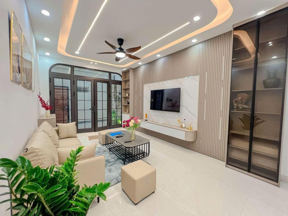 Bán nhà riêng Cầu Giấy - 50m2 x 4 tầng, Ngõ thông thoáng, Ô tô gần