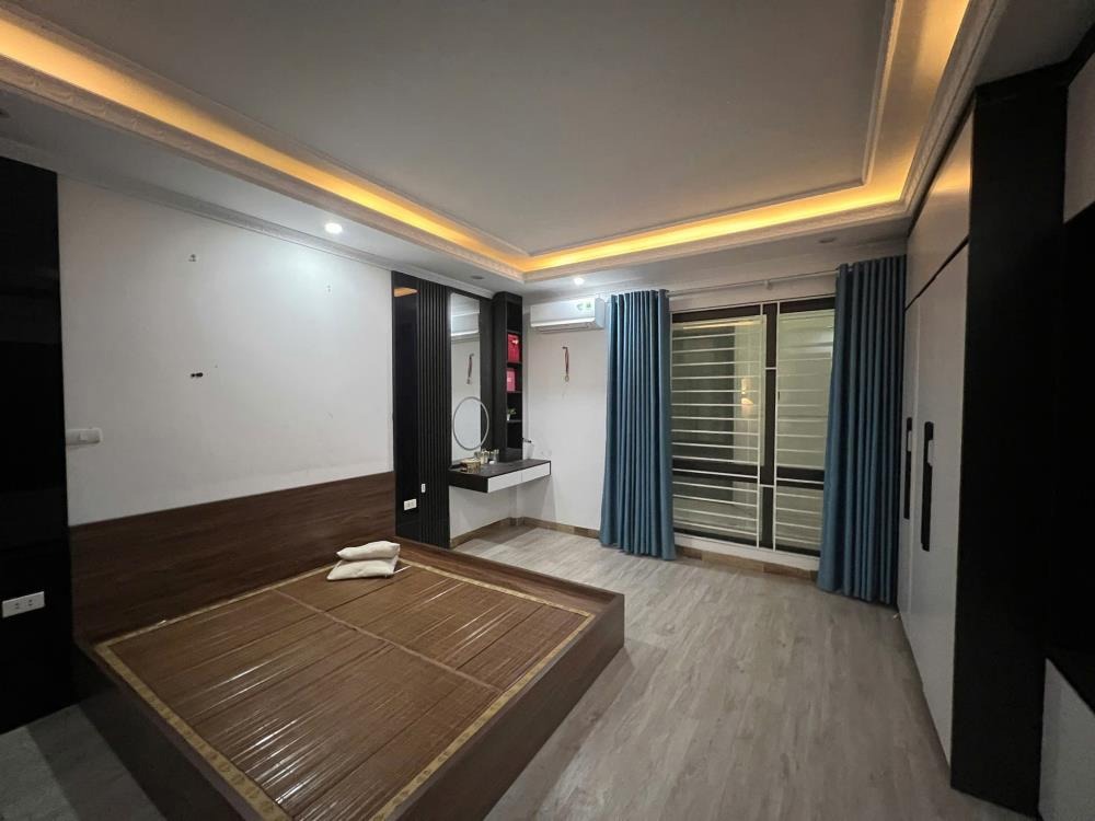 Nhà đẹp Linh Đàm - 30m2, 5 tầng, 5.5 tỷ - Ngõ rộng, ô tô vào tận nhà