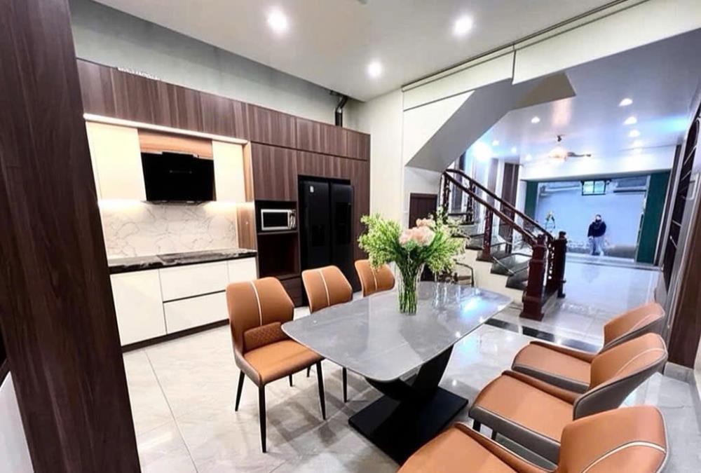 Bán nhà trung tâm Cầu Giấy 66m2, 4 tầng, giá 12.9 tỷ - Vị trí đắc địa