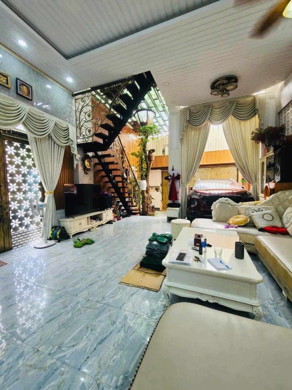 Biệt Thự 3 Tầng 120m2 Lô Góc Nguyễn Văn Khối - Giá 18 Tỷ
