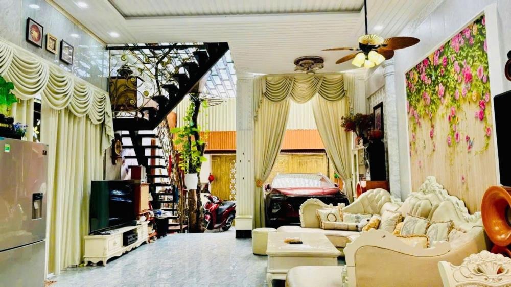 Biệt Thự 3 Tầng 120m2 Lô Góc Nguyễn Văn Khối - Giá 18 Tỷ