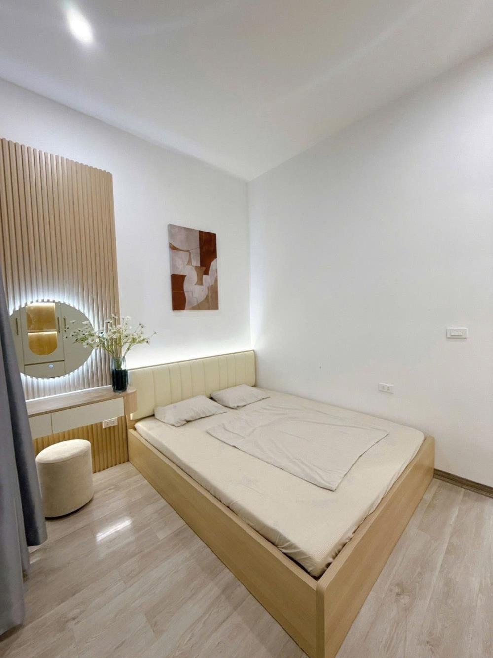 Bán Căn Hộ 70m2, Full Nội Thất, Lô Góc, Phố Vũ Ngọc Phan, Đống Đa - Giá 3.79 tỷ