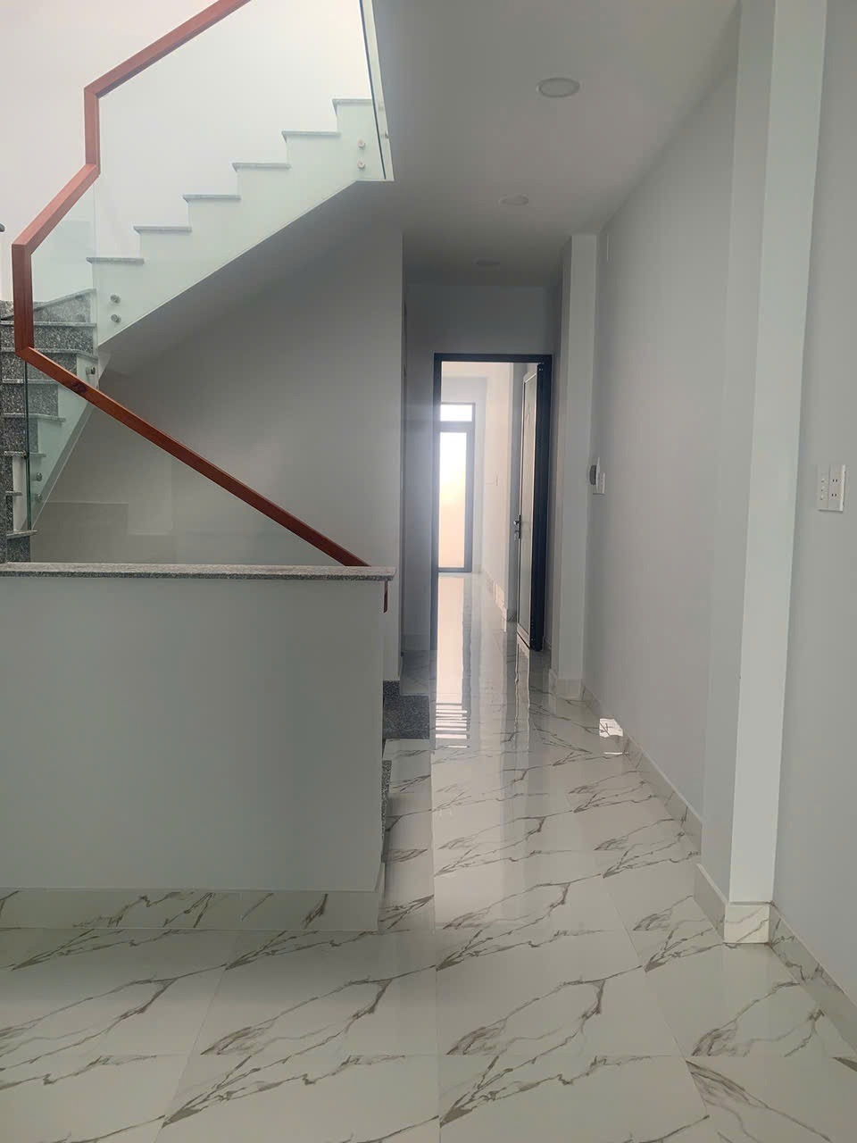 Bán Gấp Nhà 3 Tầng, 124m2, Quận 2 - Giá Chỉ 10 Tỷ 990 Triệu
