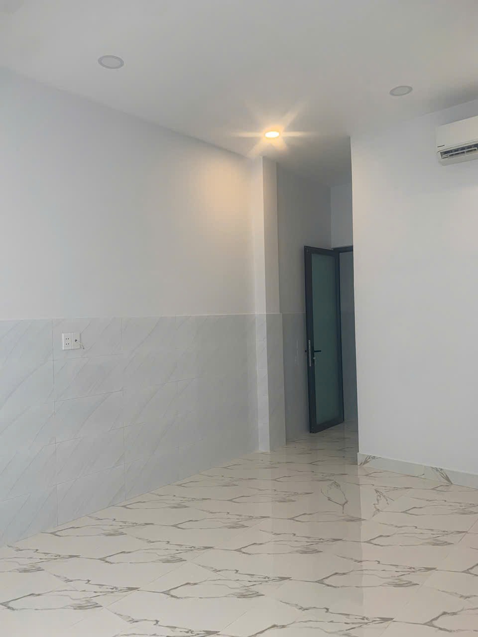 Bán Gấp Nhà 3 Tầng, 124m2, Quận 2 - Giá Chỉ 10 Tỷ 990 Triệu