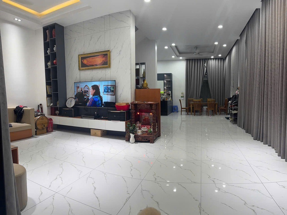 Bán Gấp Biệt Thự Góc 2 Mặt Tiền, Bình Thạnh - View Sông, 188m2 - Giá Tốt