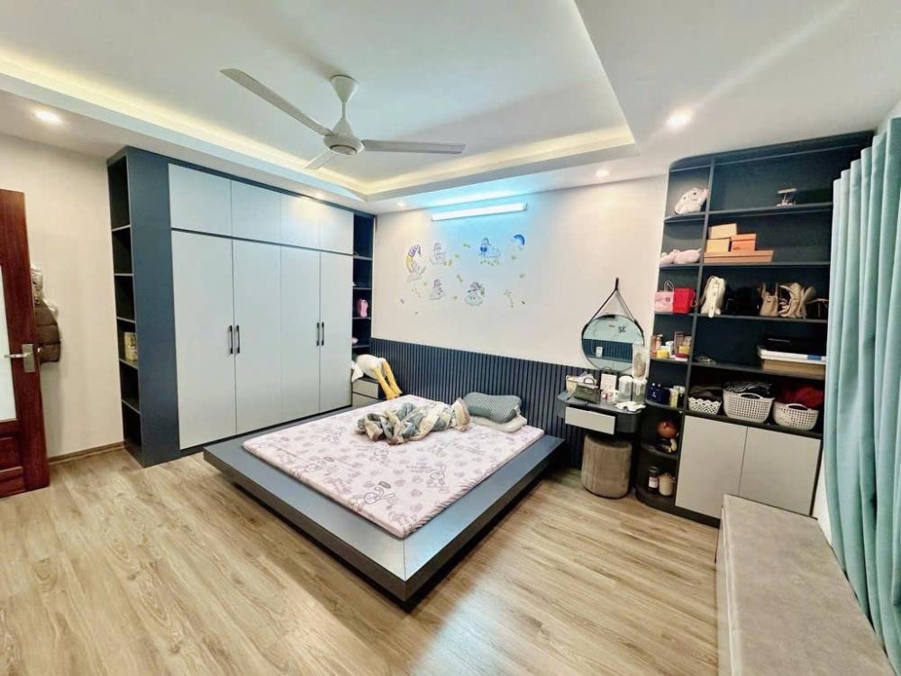 Nhà Gần Hồ Tây Full Nội Thất - Giá Tốt, Vị Trí Đẹp Lạc Long Quân
