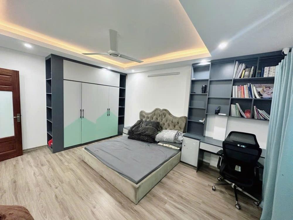 Nhà Gần Hồ Tây Full Nội Thất - Giá Tốt, Vị Trí Đẹp Lạc Long Quân