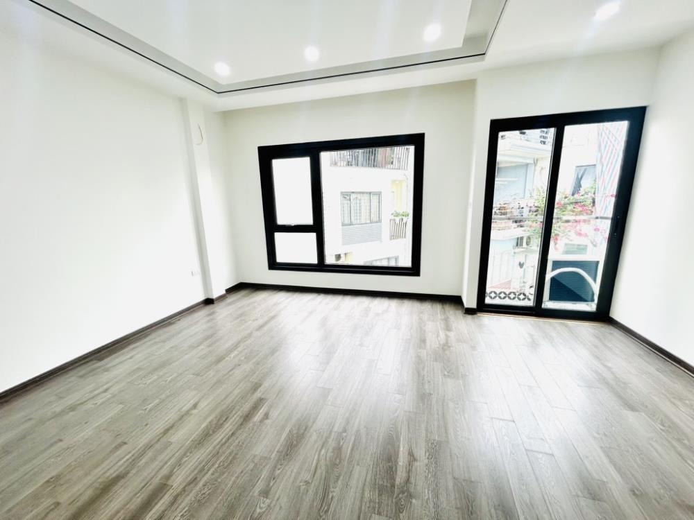 Bán Gấp Nhà Lĩnh Nam: 46m², 5 Tầng, 8.3 Tỷ - Vị Trí Đắc Địa, Dân Trí Cao