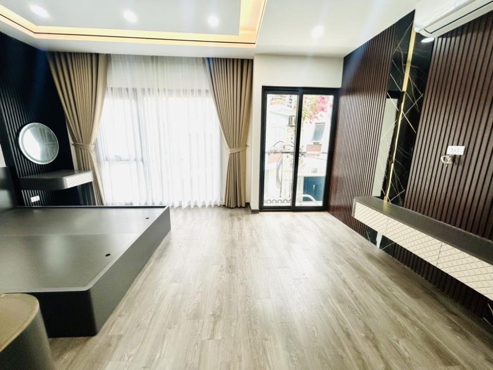 Bán Gấp Nhà Lĩnh Nam: 46m², 5 Tầng, 8.3 Tỷ - Vị Trí Đắc Địa, Dân Trí Cao