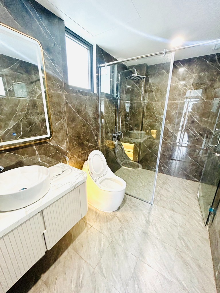 Bán Gấp Nhà Lĩnh Nam: 46m², 5 Tầng, 8.3 Tỷ - Vị Trí Đắc Địa, Dân Trí Cao