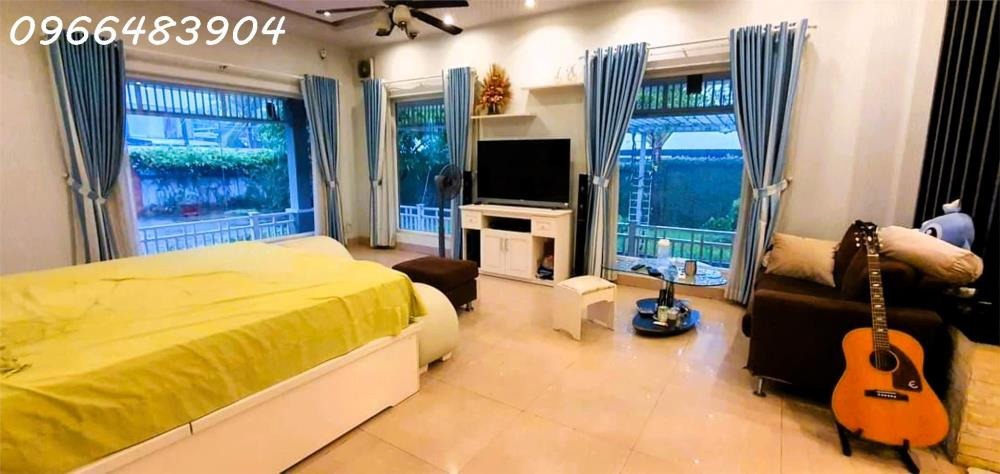 Cho Thuê Biệt Thự 1200m2, 3 Phòng Ngủ, Đường Tam Bình, Thủ Đức - Giá 60 Triệu/Tháng