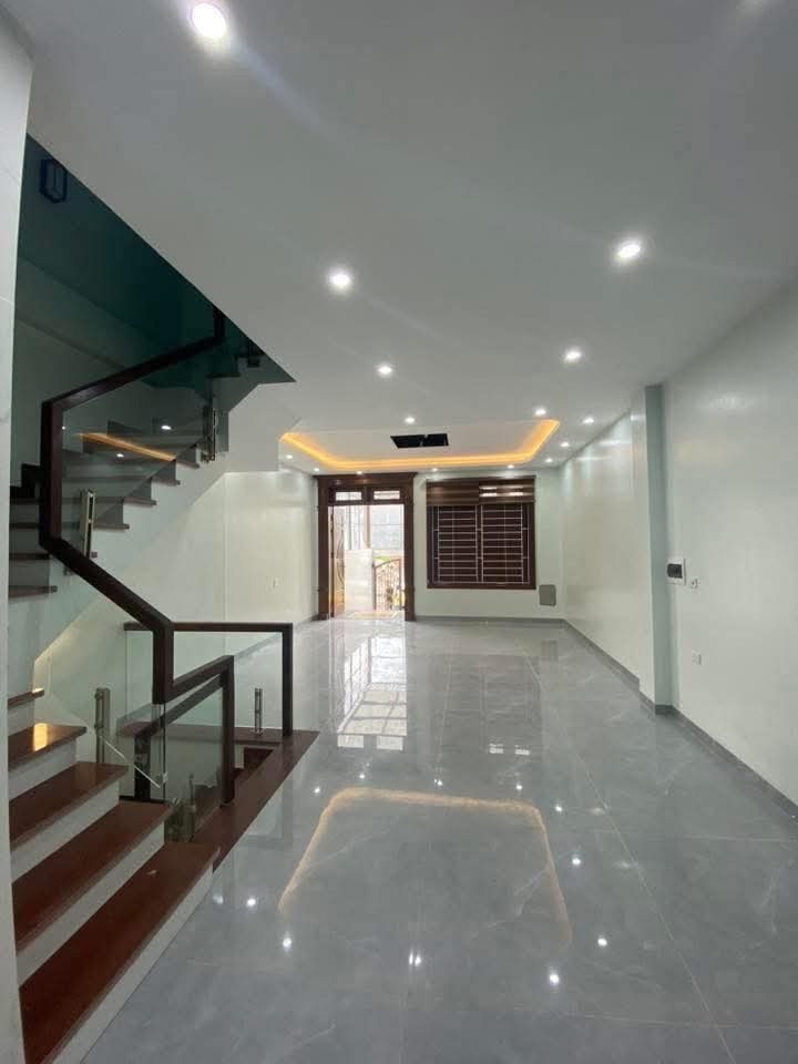 Nhà Liền Kề 70m² Đỗ Ôtô, Nội Thất Full - Giá 6 Tỷ
