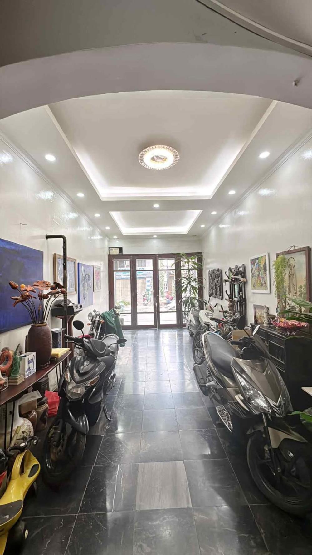 Nhà Mặt Phố Tây Hồ - 74m2 x 4 Tầng - Kinh Doanh Đỉnh Cao - Giá Tốt