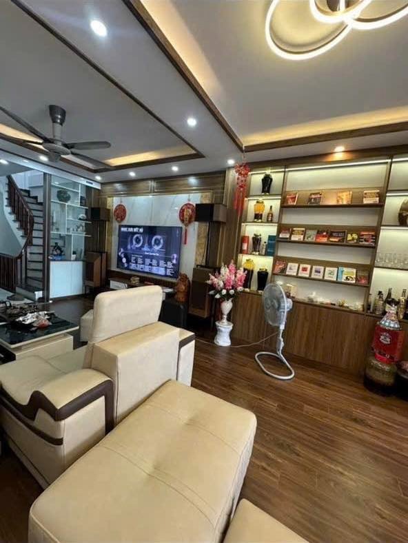 Bán nhà Lĩnh Nam 66m² - 4m Mặt Tiền - Thang Máy, Ô Tô Vào Nhà