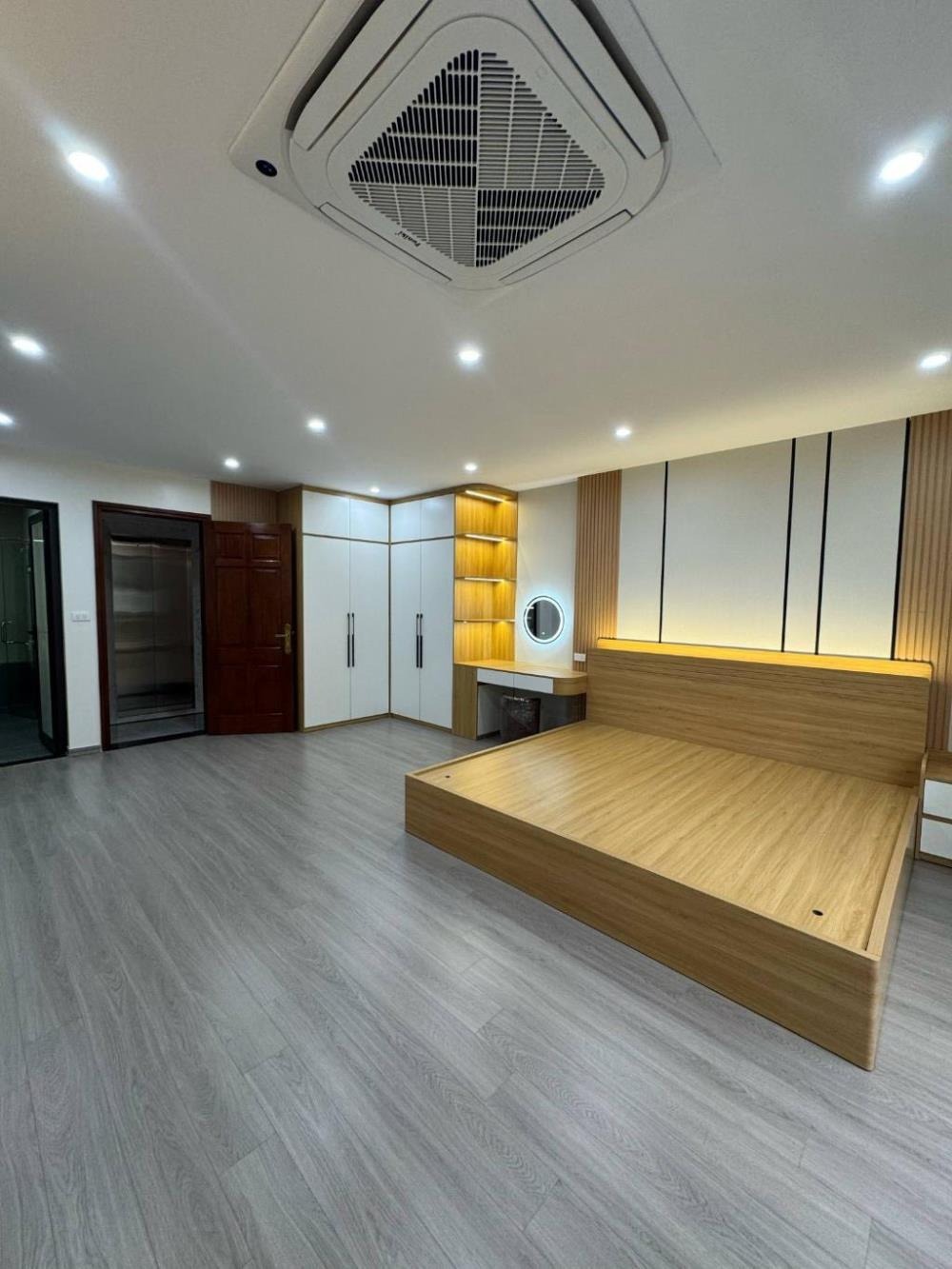 Đền Lừ - Phân Lô - Xây Mới - Thang Máy - Gara Ô Tô - Vị trí VIP