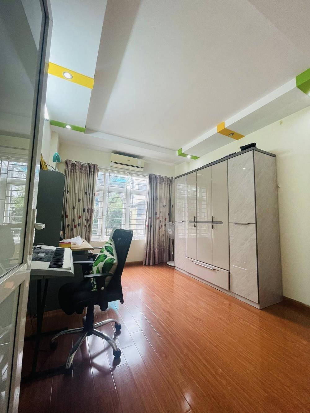 Bán Nhà Hoàng Quốc Việt - Cầu Giấy - Ngõ Thông - Oto Vào - Giá 16.9 Tỷ