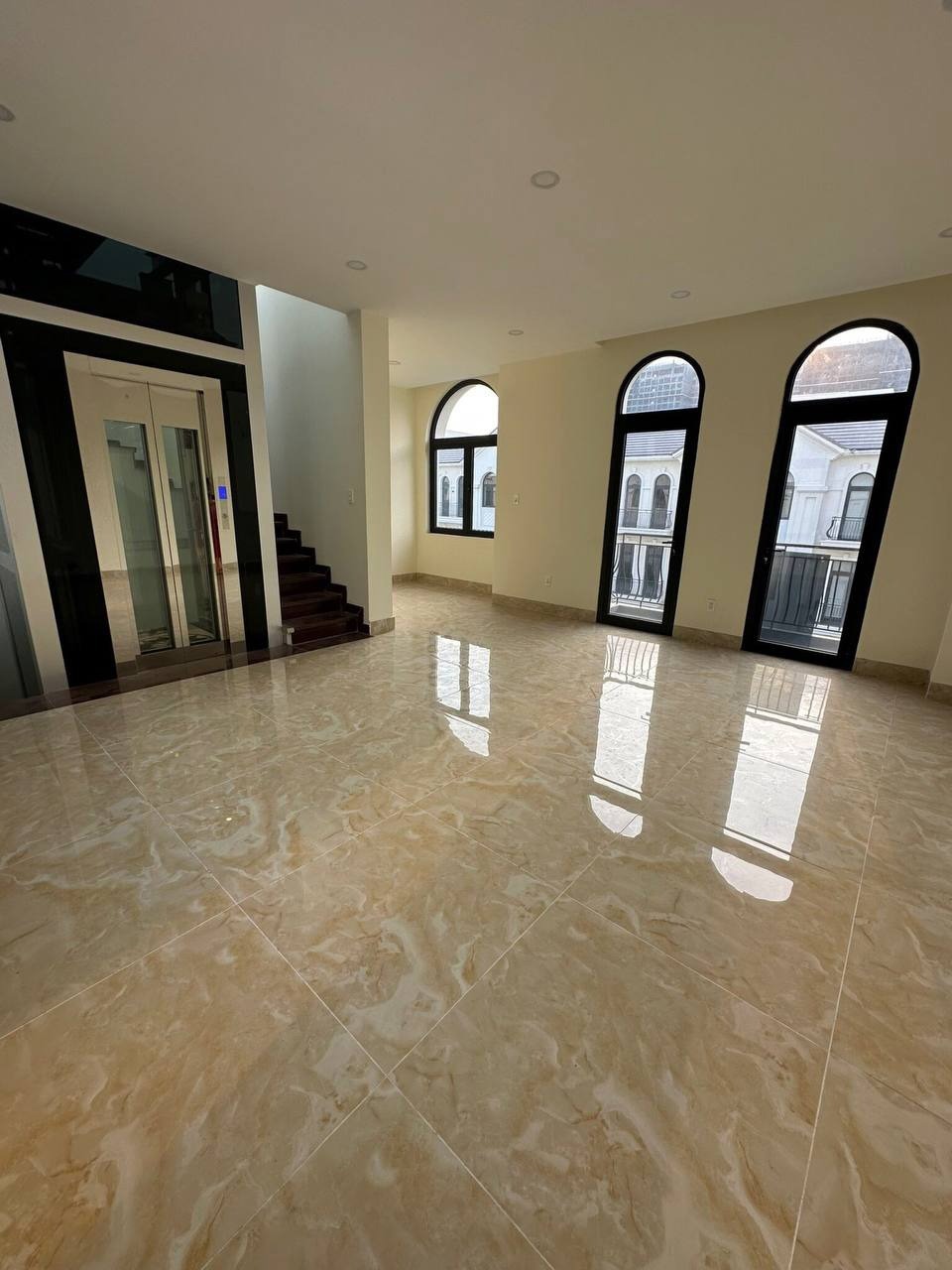 Cho thuê nhà phố VinHomes Grand Park, gần trường học - 28 triệu/tháng