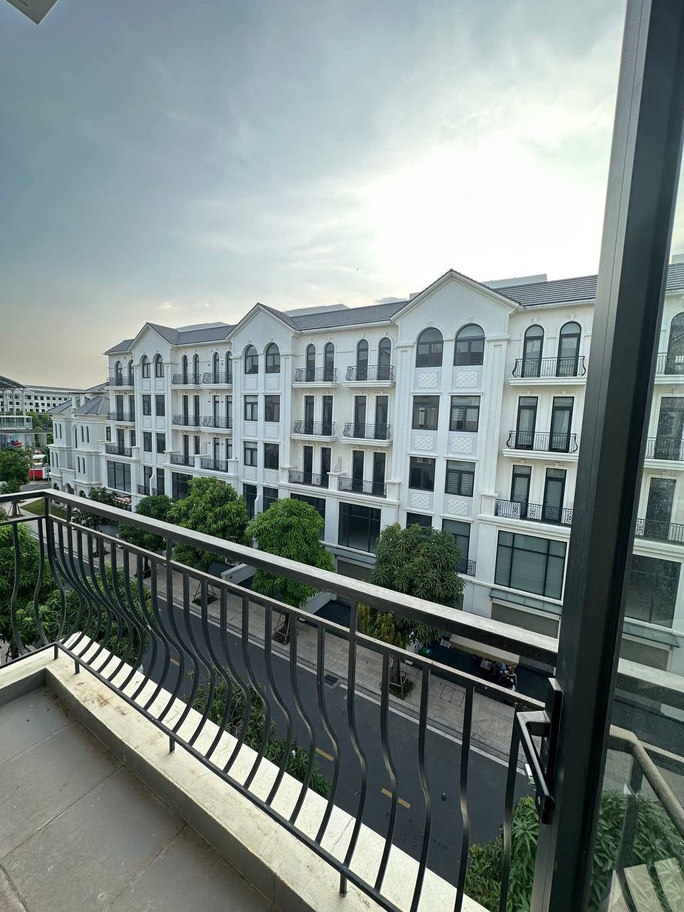 Cho thuê nhà phố VinHomes Grand Park, gần trường học - 28 triệu/tháng
