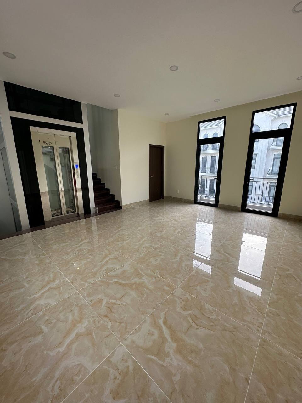 Cho thuê nhà phố VinHomes Grand Park, gần trường học - 28 triệu/tháng