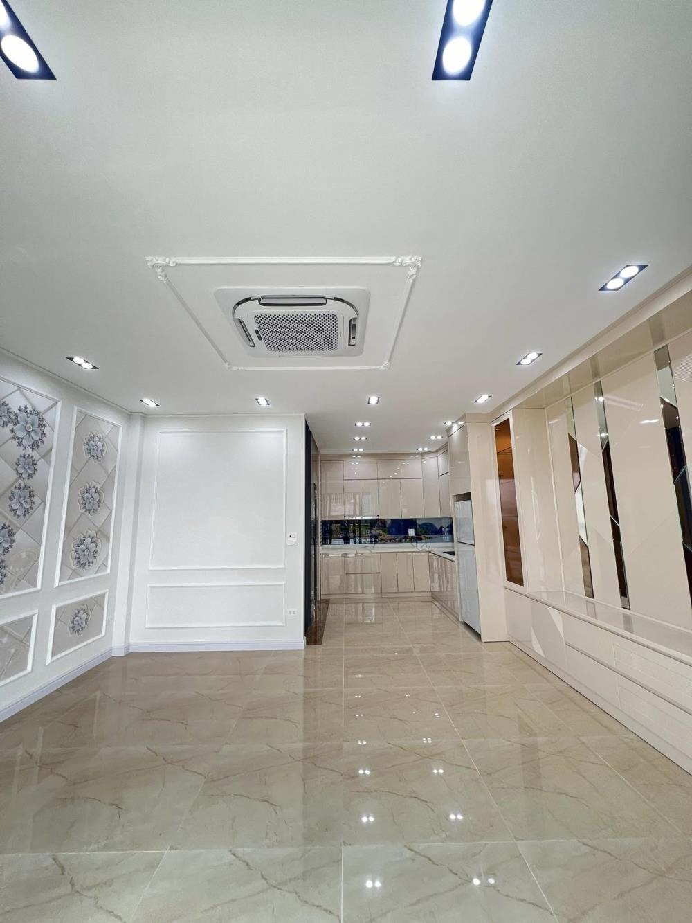 Bán nhà mặt phố Phùng Chí Kiên, Cầu Giấy - 66m2, 6 Tầng, Mặt Tiền 5.5m, Giá 26.8 Tỷ