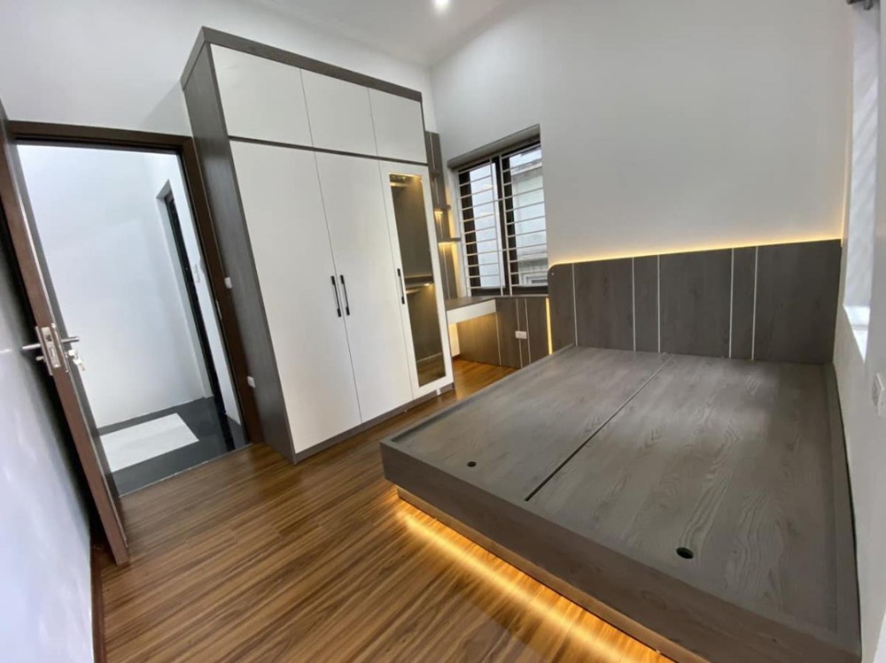 Nhà Mới 5 Tầng Tây Mỗ - Gần Hồ, Oto Tránh - Giá Tốt