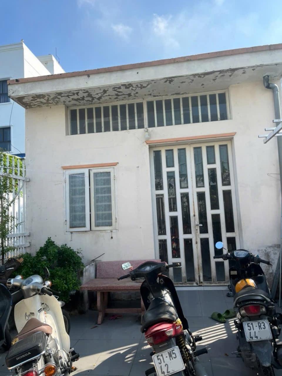 Nhà 2 Tầng Thạnh Xuân 40 Q12: 100m2, Giá 3.x Tỷ - Pháp Lý Sổ Hồng