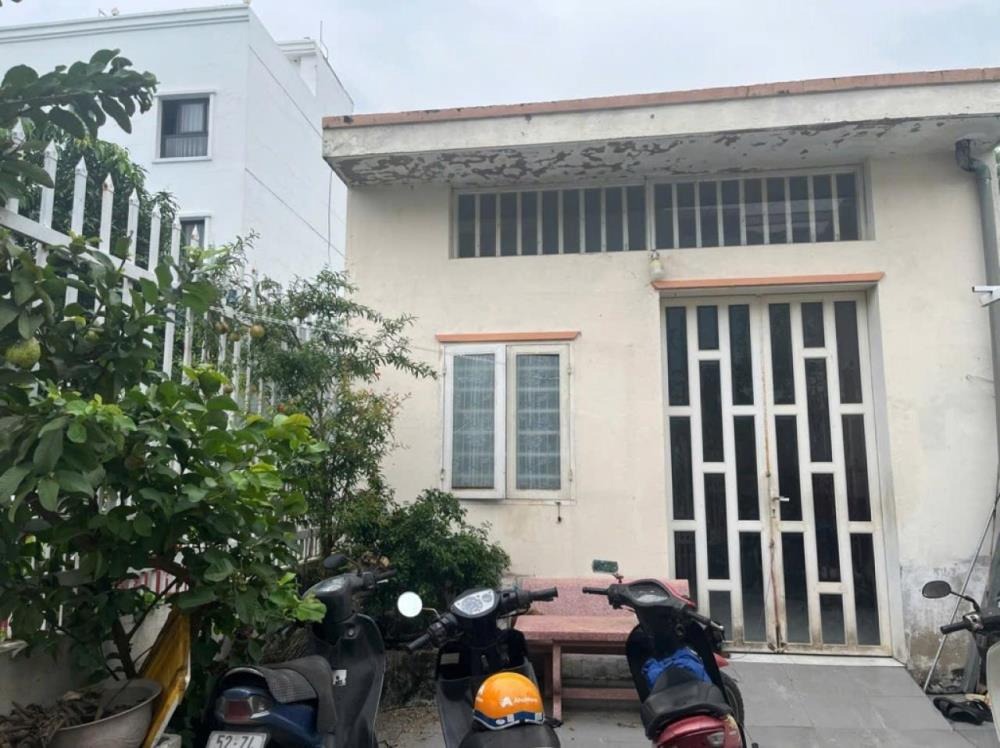 Nhà 2 Tầng Thạnh Xuân 40 Q12: 100m2, Giá 3.x Tỷ - Pháp Lý Sổ Hồng