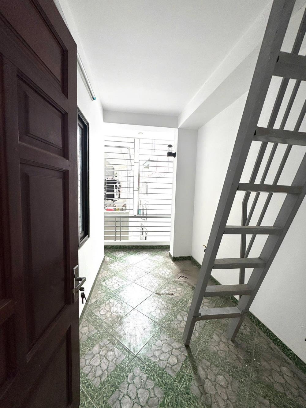 Nhà phố Đẹp - Giá Tốt - 32m2 x 5 Tầng - MT 5.45m - Cầu Giấy