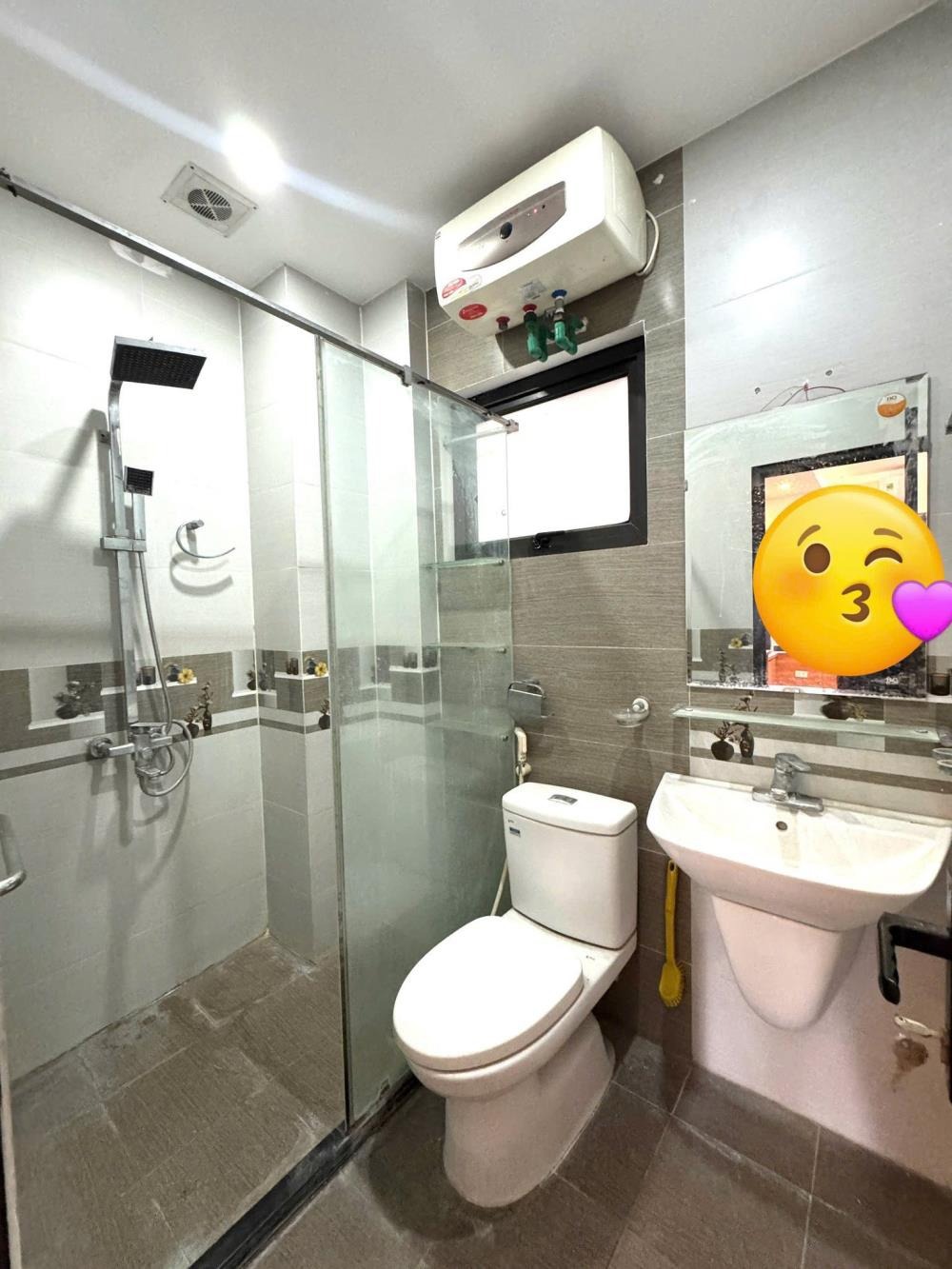 Nhà phố Đẹp - Giá Tốt - 32m2 x 5 Tầng - MT 5.45m - Cầu Giấy