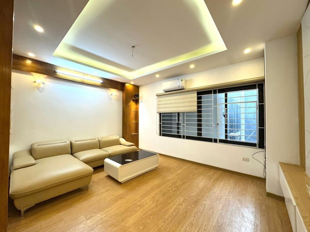 Nhà phố Đẹp - Giá Tốt - 32m2 x 5 Tầng - MT 5.45m - Cầu Giấy
