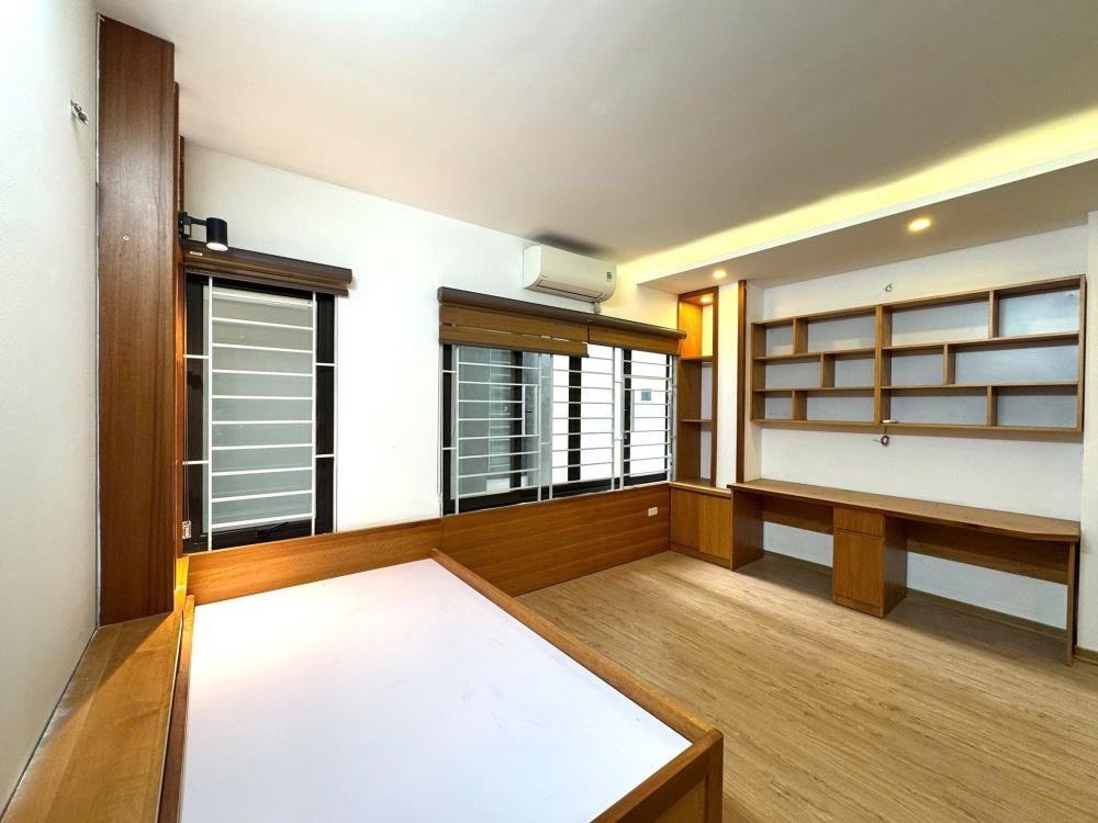 Nhà phố Đẹp - Giá Tốt - 32m2 x 5 Tầng - MT 5.45m - Cầu Giấy