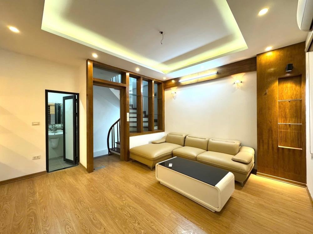 Nhà phố Đẹp - Giá Tốt - 32m2 x 5 Tầng - MT 5.45m - Cầu Giấy
