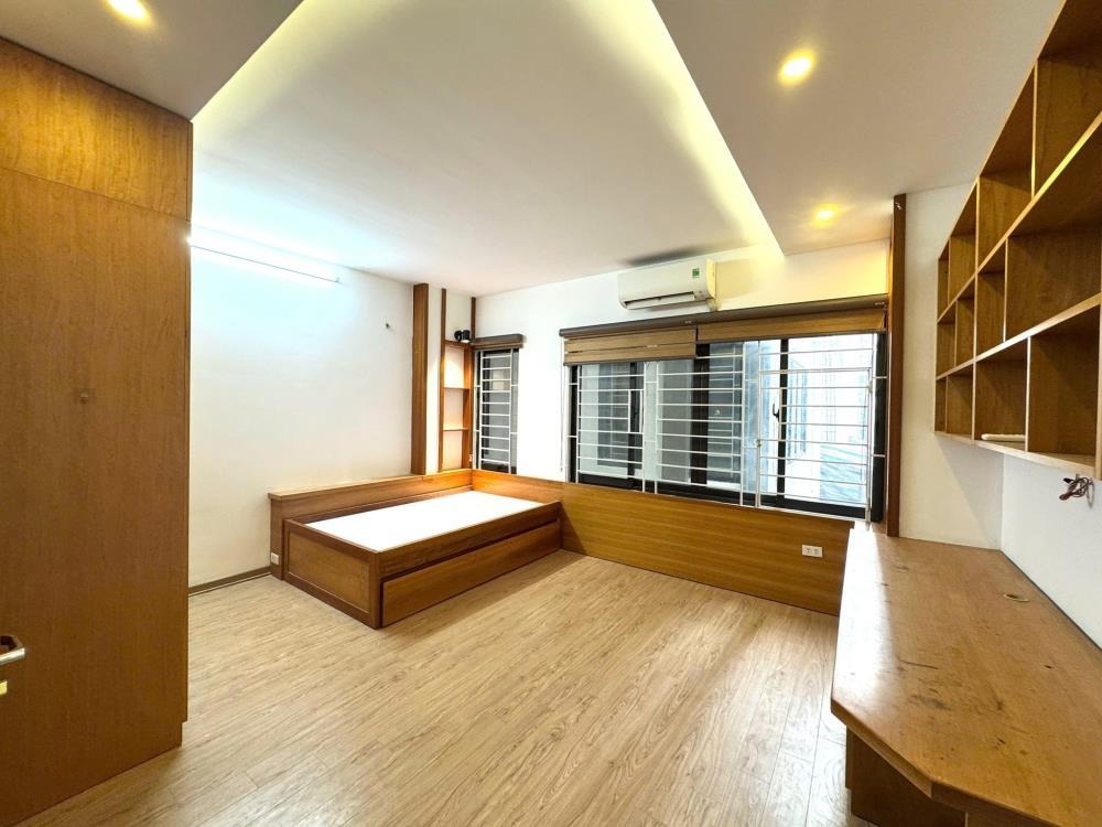 Nhà phố Đẹp - Giá Tốt - 32m2 x 5 Tầng - MT 5.45m - Cầu Giấy