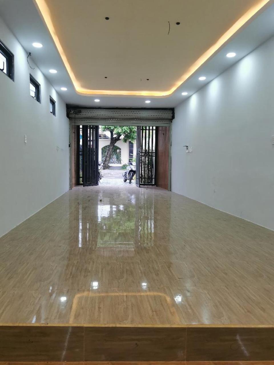 Nhà Mặt Tiền Nở Hậu Quận 12 - 135m2 - Giá 5.x Tỷ