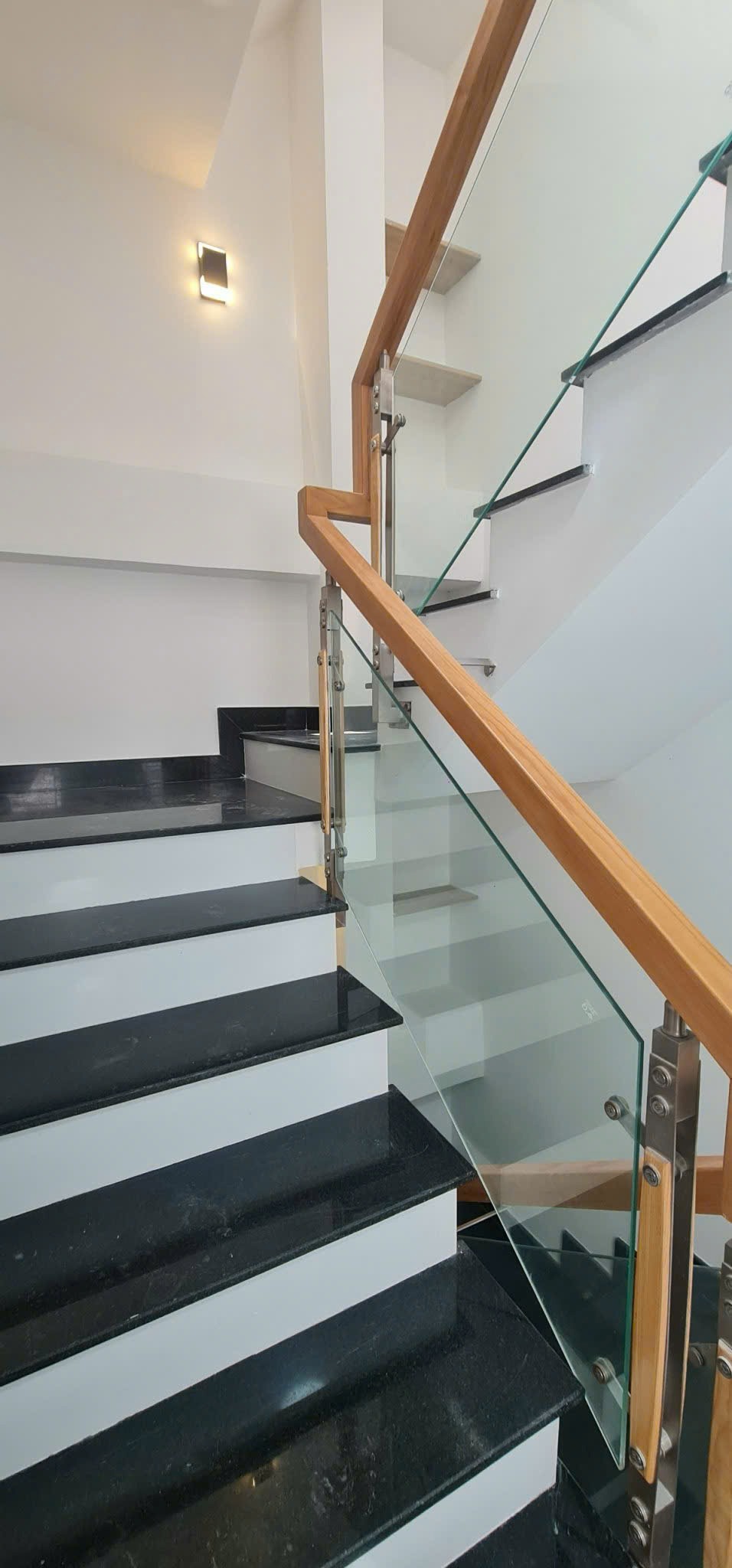 Bán Gấp Nhà Mới Xây Mặt Tiền Lạc Long Quân, Quận 11 - Giá 9.3 Tỷ