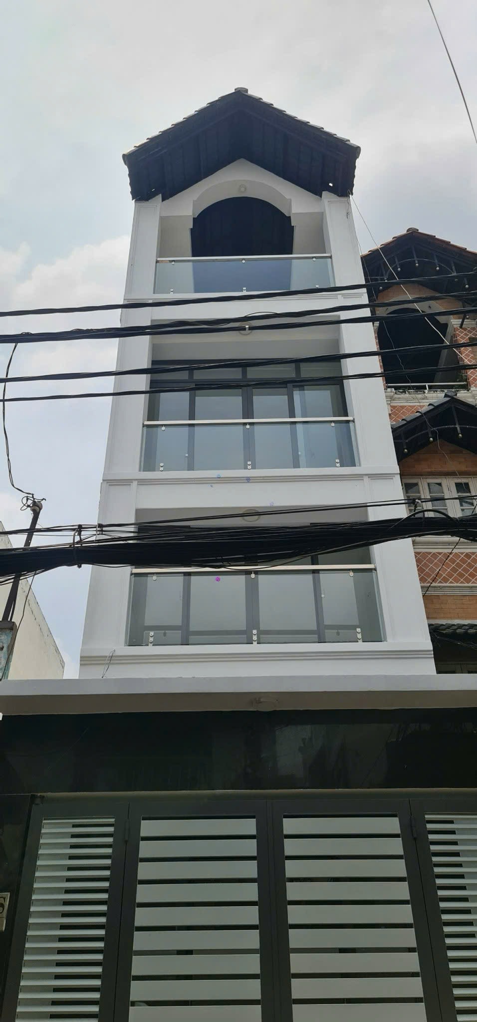 Bán Gấp Nhà Mới Xây Mặt Tiền Lạc Long Quân, Quận 11 - Giá 9.3 Tỷ
