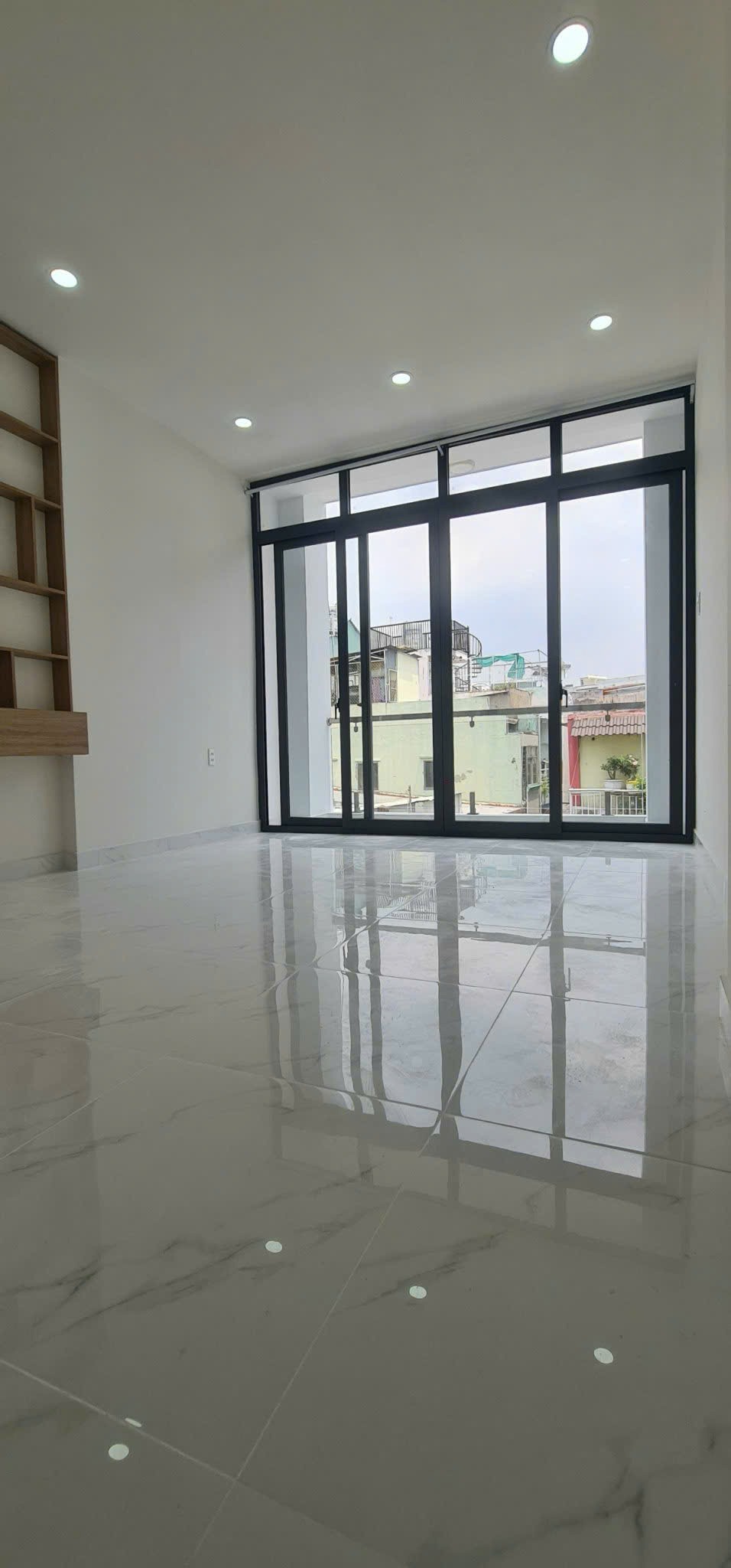 Bán Gấp Nhà Mới Xây Mặt Tiền Lạc Long Quân, Quận 11 - Giá 9.3 Tỷ
