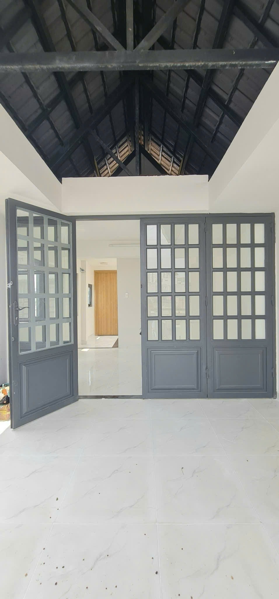 Bán Gấp Nhà Mới Xây Mặt Tiền Lạc Long Quân, Quận 11 - Giá 9.3 Tỷ