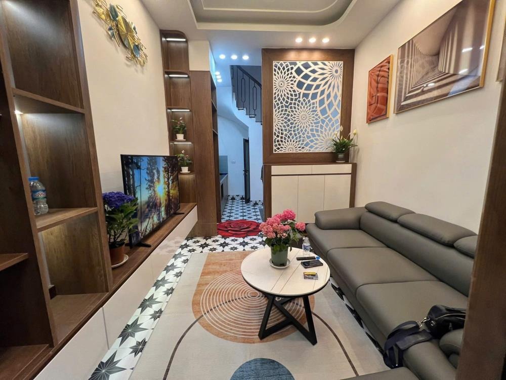 Khám Phá Nhà Đẹp Full Nội Thất Cao Cấp, Ngõ Thông Thoáng, Gần Phố - Giá Tốt!