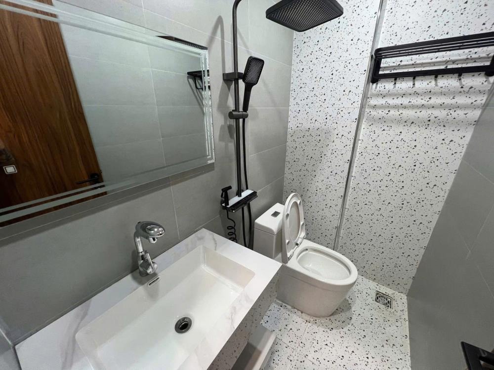 Khám Phá Nhà Đẹp Full Nội Thất Cao Cấp, Ngõ Thông Thoáng, Gần Phố - Giá Tốt!