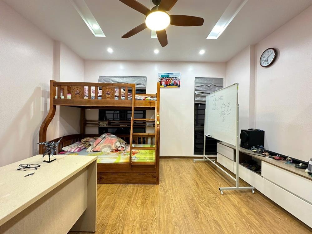 Nhà 6 Tầng 55m² Giáp Nhất - Giá 8.9 Tỷ - Ô Tô Đỗ Cửa